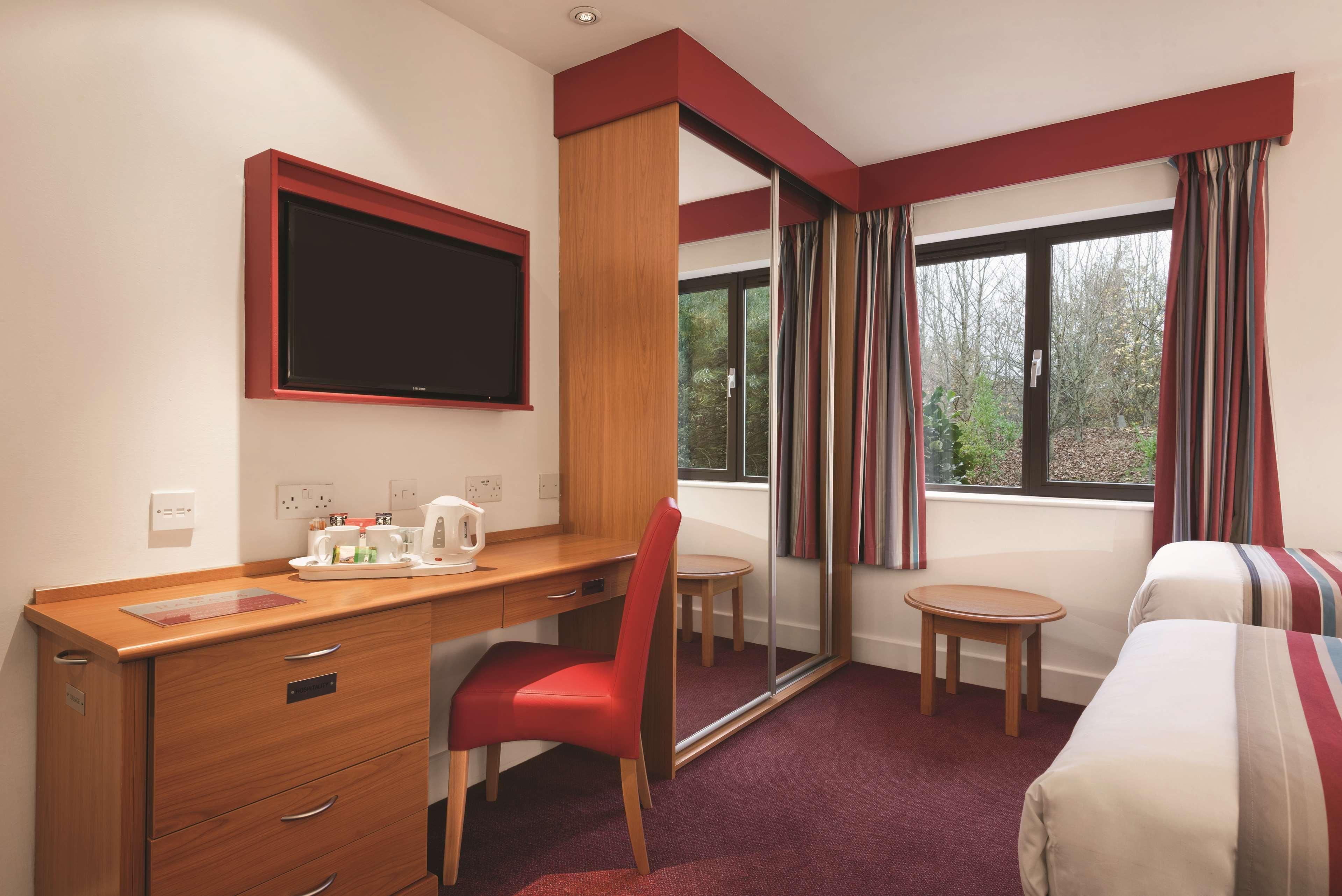 Ramada By Wyndham Cambridge Hotel Fen Drayton Eksteriør billede