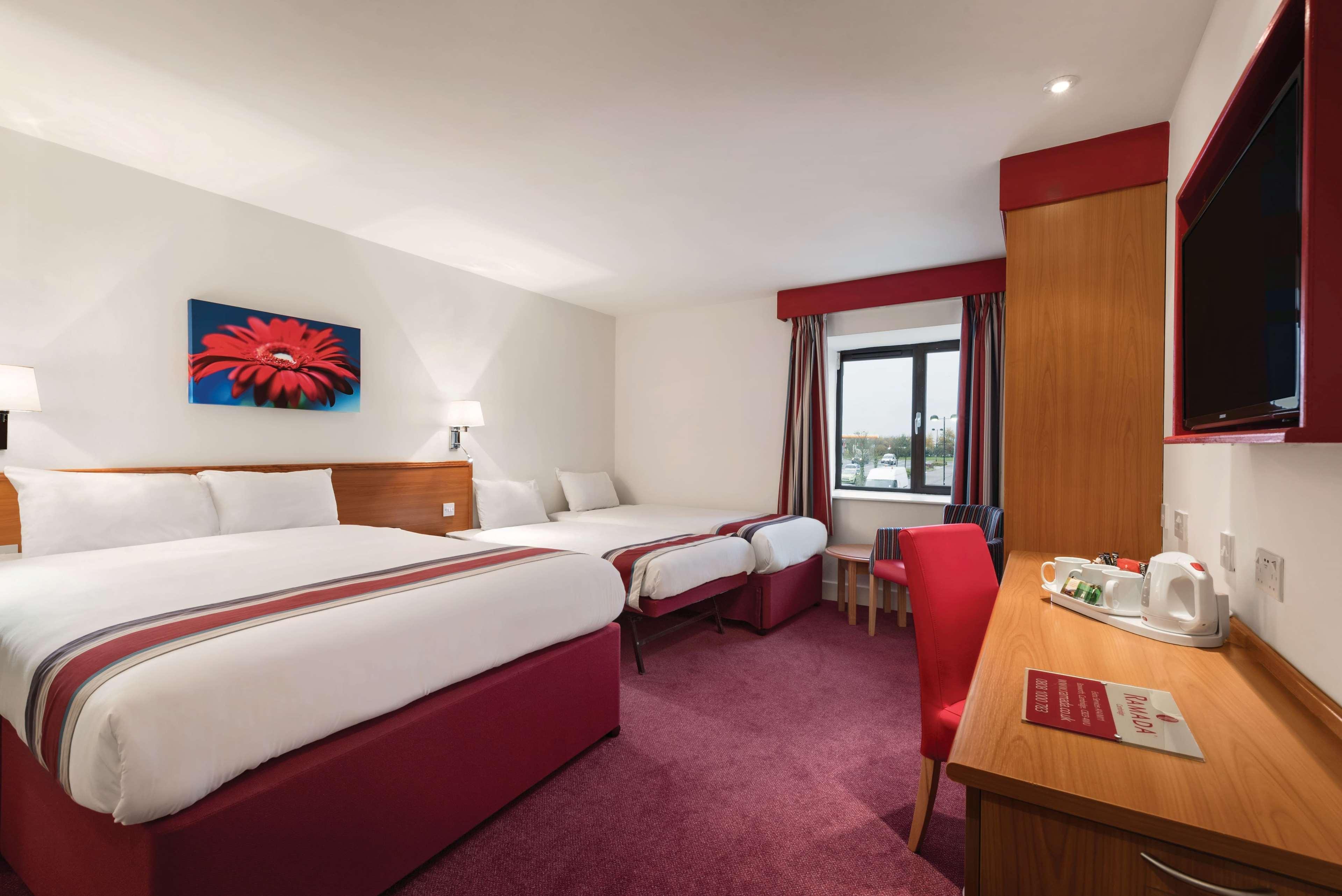 Ramada By Wyndham Cambridge Hotel Fen Drayton Eksteriør billede