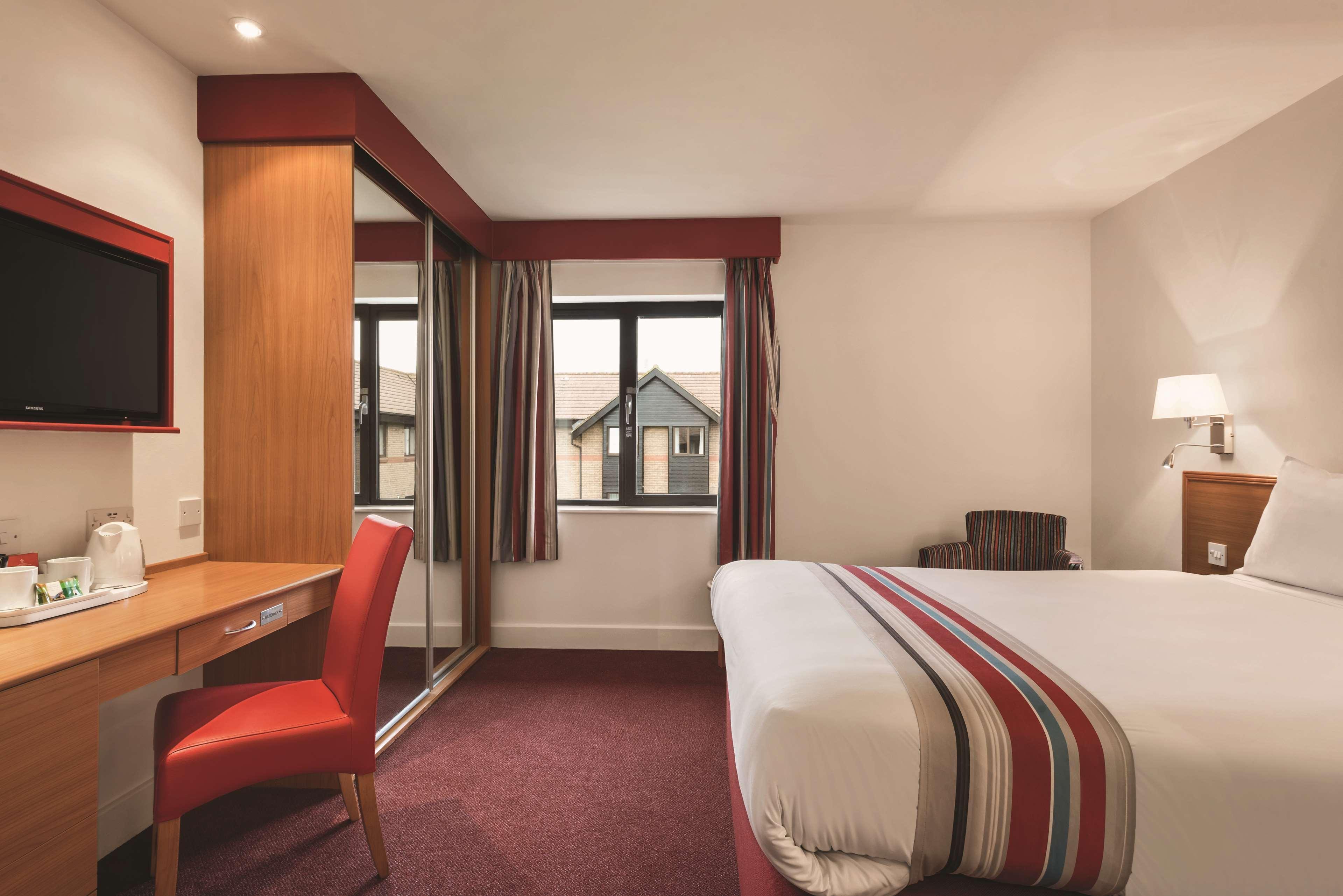 Ramada By Wyndham Cambridge Hotel Fen Drayton Eksteriør billede