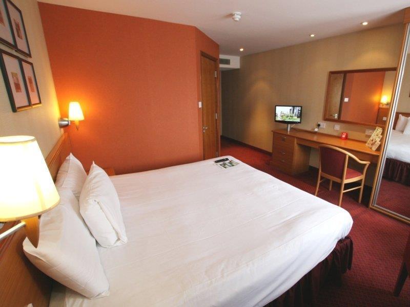 Ramada By Wyndham Cambridge Hotel Fen Drayton Eksteriør billede